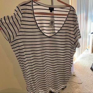 CLASSIC FIT V-NECK TEE - WHITE & BLACK STRIPE